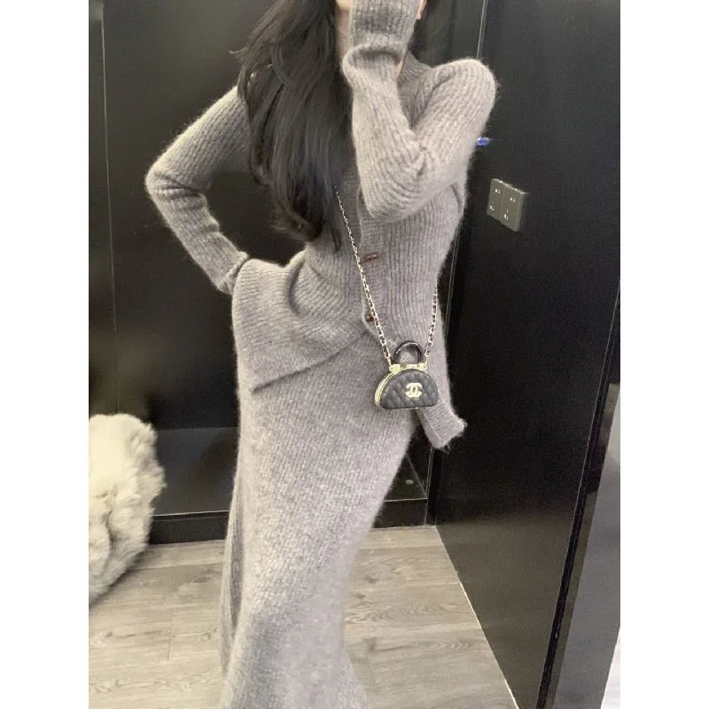 Two/one piece French retro slim fit long sleeved knitted sweaterhigh-end minimalist half body long leather Sfor womens 241011