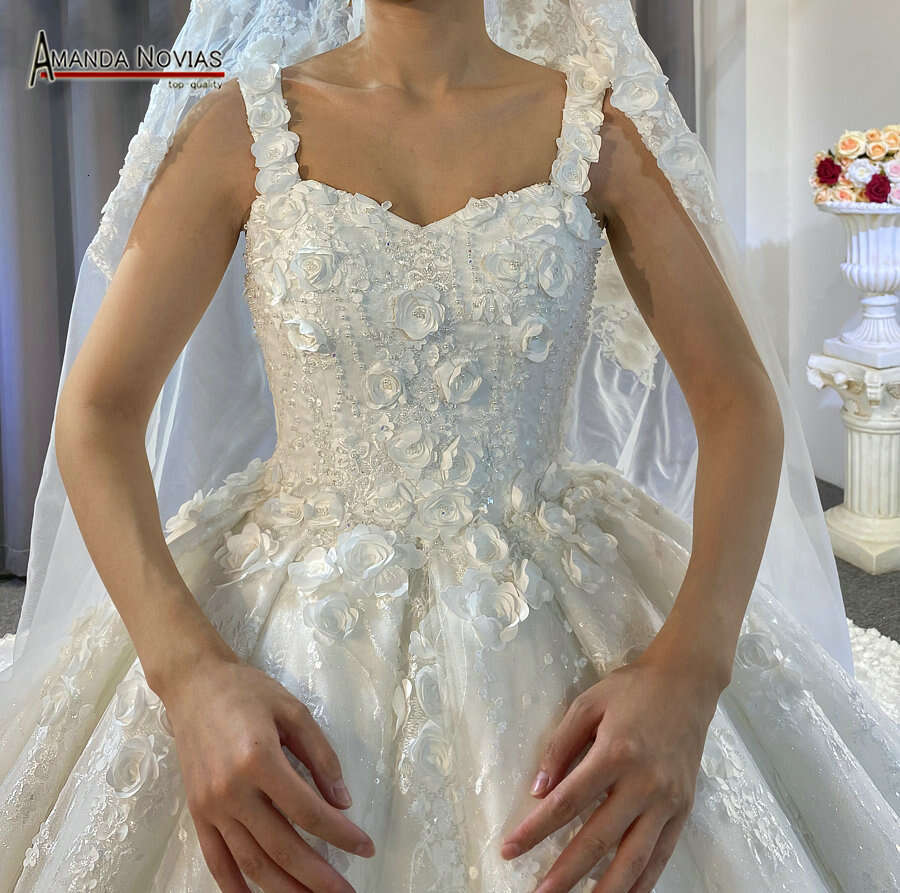 Spaghetti Straps Off White Embroidery Ball Gown Wedding Dress New Style