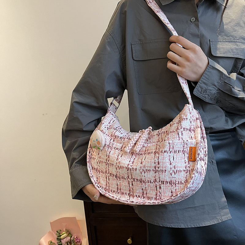 Large capacity for women new style with niche texture design, single shoulder crossbody bag, casual checkered trendy dumpling bag