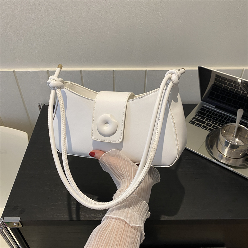 Solid color small fresh and stylish underarm for women's commuting, textured single shoulder crossbody bag, casual bag