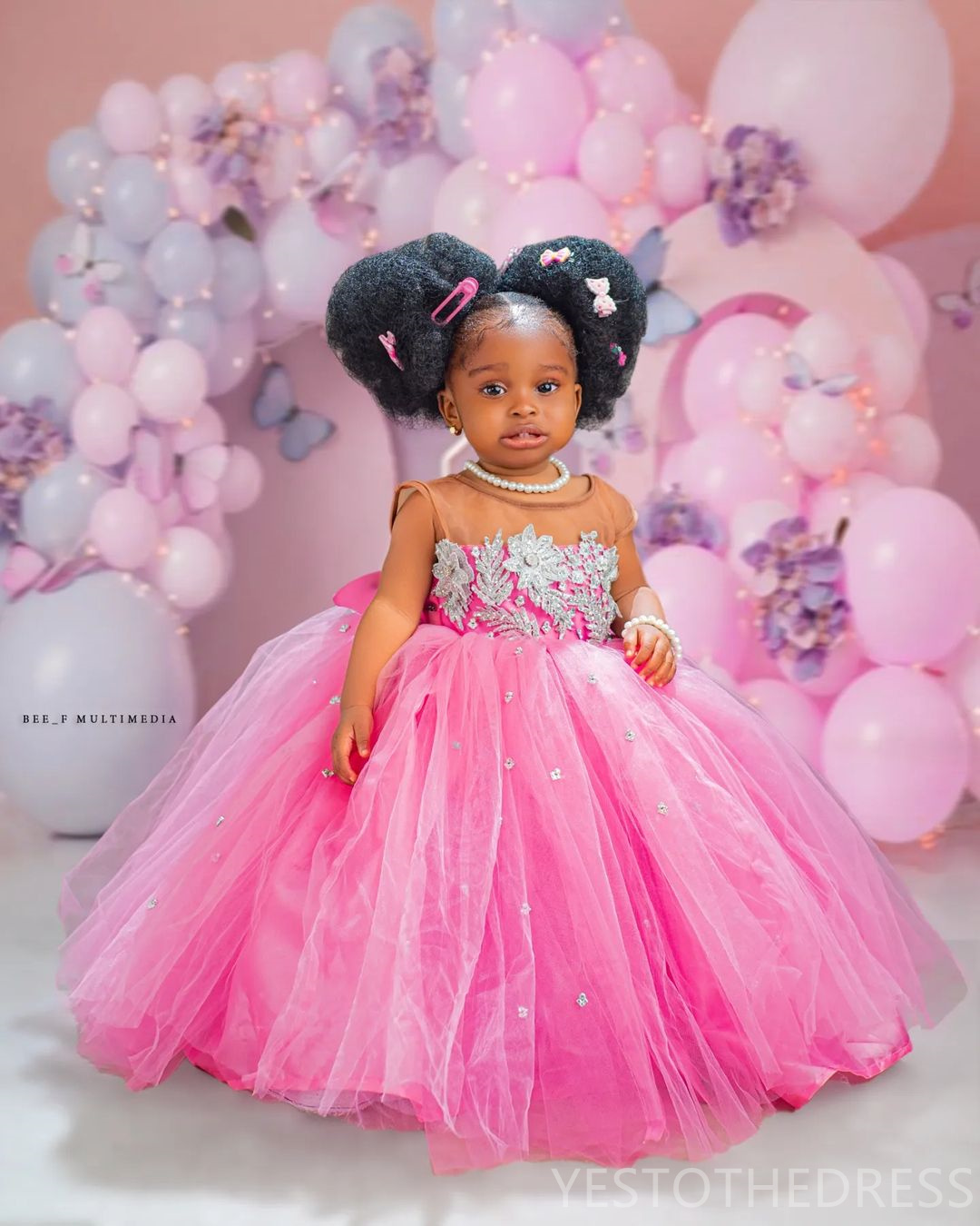2024 Pink Little Girls Birthday Dress Flower Girl Dresses Communion Gowns Sheer Neck Beaded Lace Crystals Tiered Tulle Floor Length Princess Marriage 