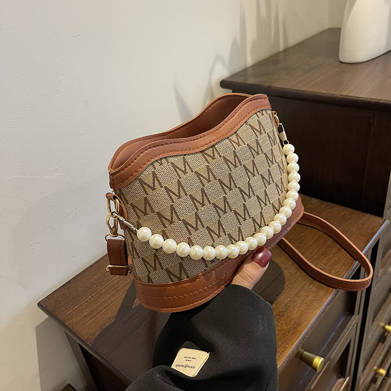 Pearl chain armpit spring new French niche design fashionable single shoulder cross body small square bag