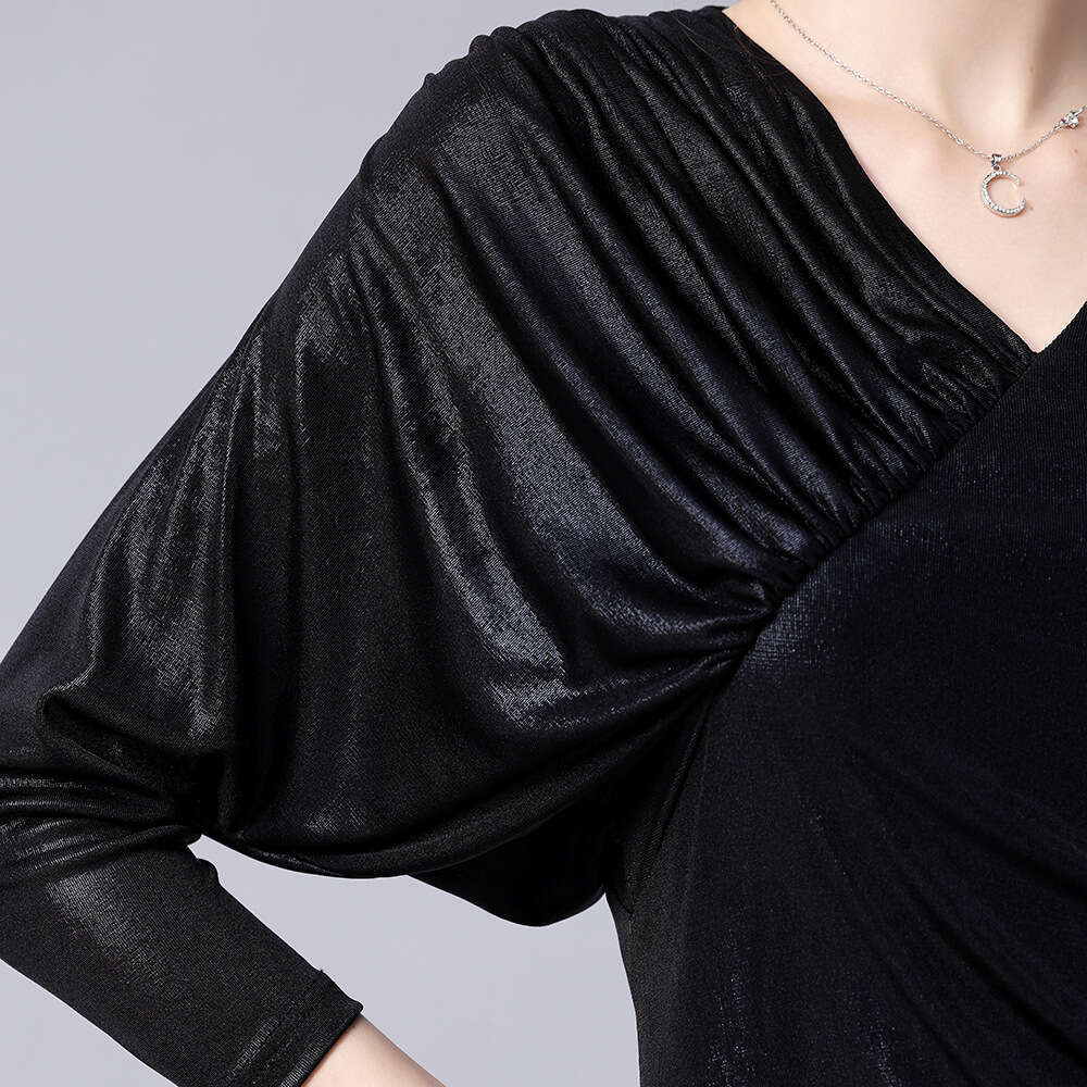 Smart stylish design V-neck pleats noble temperament. Wide lady with bat sleeves velvet dress medium to long spring and autumn styles