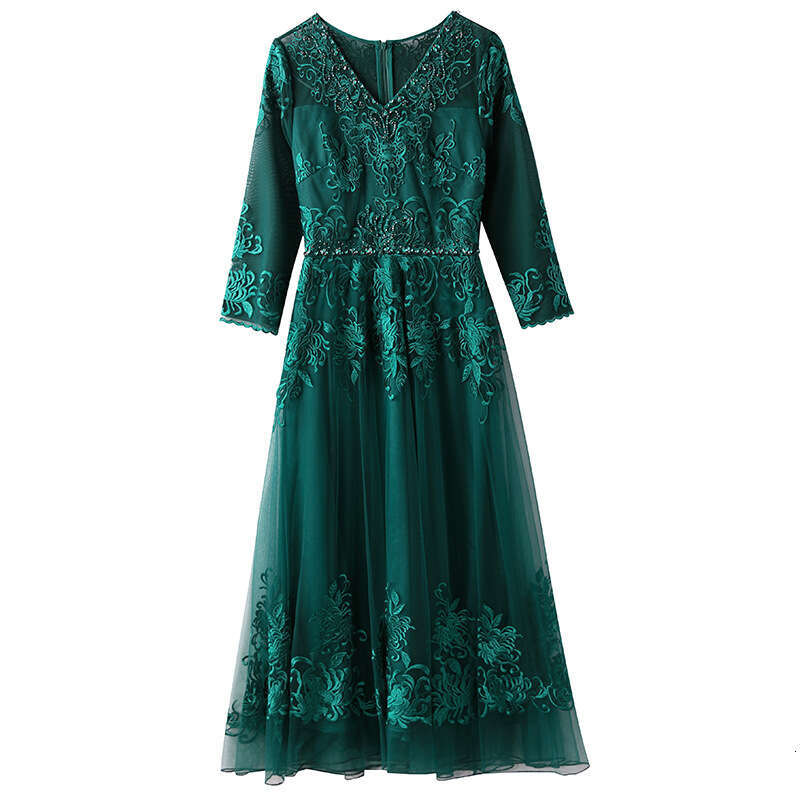 Noble Wide Wifes Belly Cover Aging Reduction High end Embroidered Bead Long Dress 2024 New Style