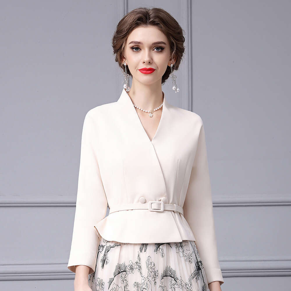 V-neck waist cinched suit jacket paired with ink printed pleated mesh skirt two-piece set for autumn