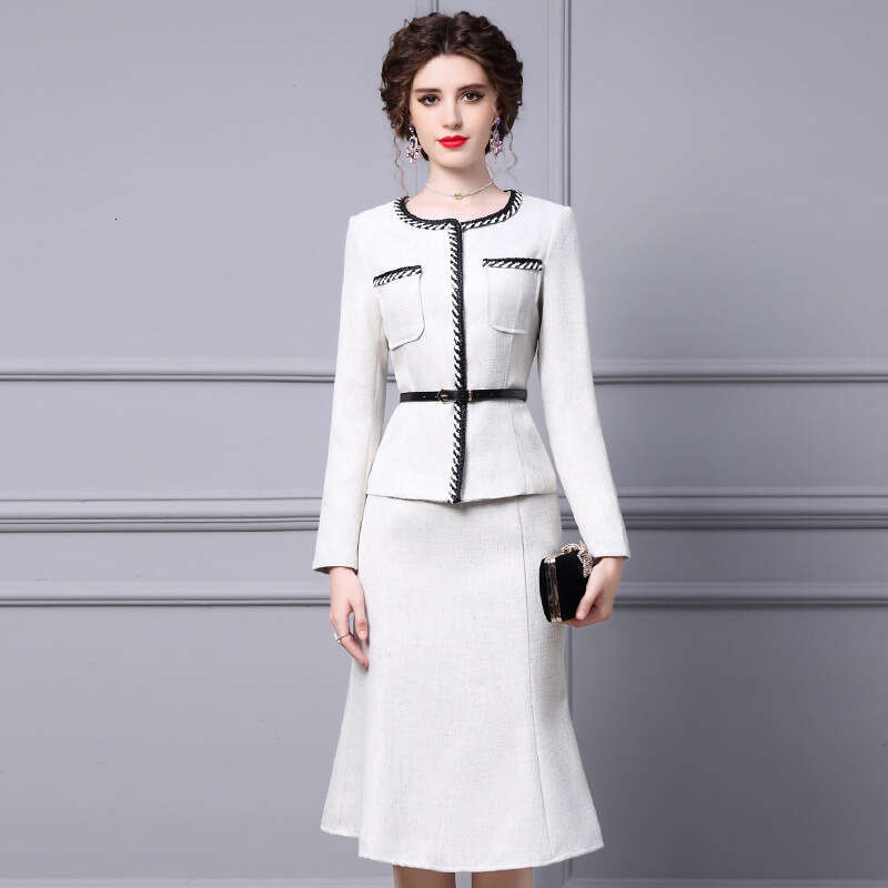Smart and luxurious high-end autumn 2024 new slim fit round neck jacket over knee fish tail skirt two-piece set
