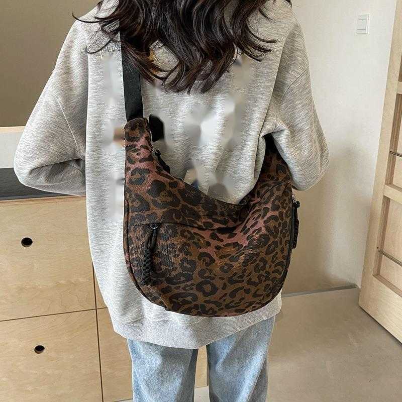 CMM Leopard Print Canvas Commuting Bag for Women New Fashion Underarm Bag Large Capacity Single Shoulder Mommy Crossbody Tote Bag