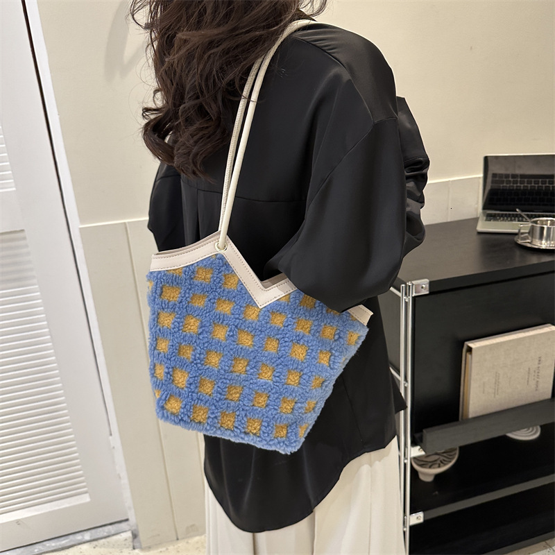 Simple commuting new fashionable fresh shoulder trendy and stylish large capacity tote bag