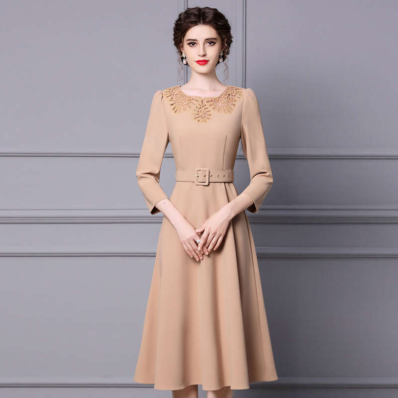 Smart and gentle dress women in autumn 2024 new style for formal occasions high-end embroidery nail beads inner skirt