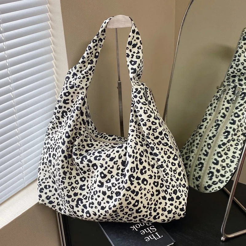 Korean version Instagram style large capacity lazy style leopard print single shoulder Communicating Versatile student bag 241008