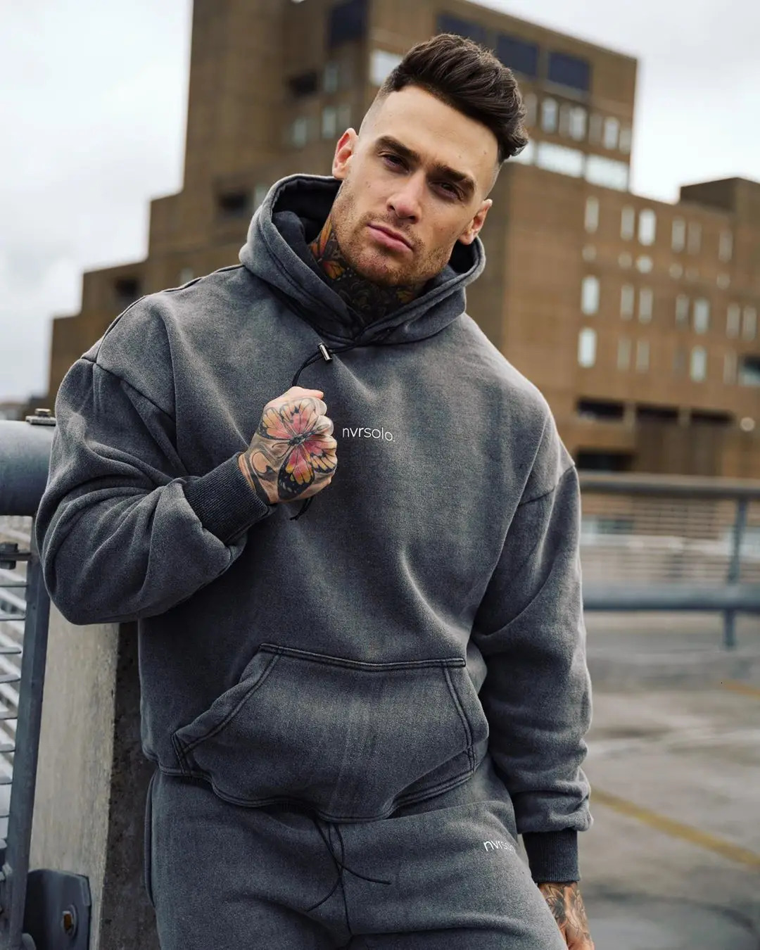 Mens sports hoodie mens autumn fitness letter pull rope loose training suit 241011