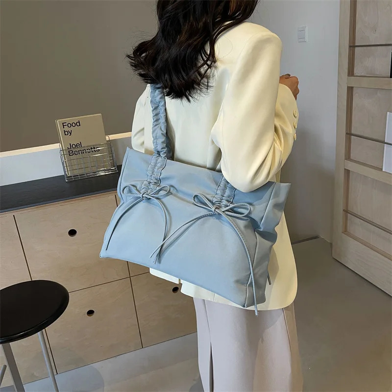 Fashion Box Straw Women Handbags Wicker Woven Shoulder Crossbody Bags Chic Lock Pu Summer Beach Rattan Small Flap 241011