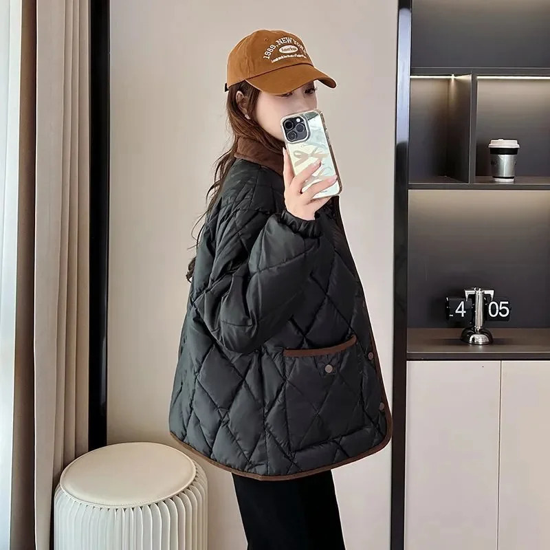 Lingge CottonPadded Jacket Women 2024 Loose Large Size Big Pocket Short Cotton Coat Autumn Winter Fashion Puffer Coats 240930