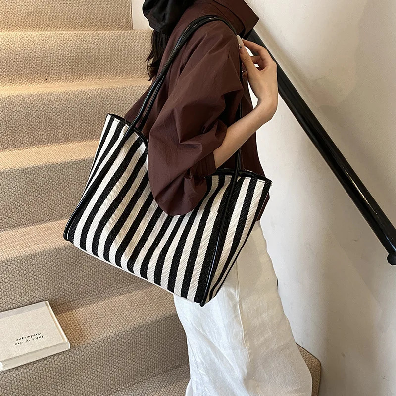 Autumn Class Female Students Canvas Handbag Korean Edition Ins Large Capacity Shoulder Bag 241008