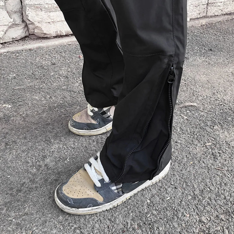 Mens multi pocket cargo pants Y2k casual technical clothing Korean street clothing jacket low waist runner Trouser Alt pocket clothing 241011