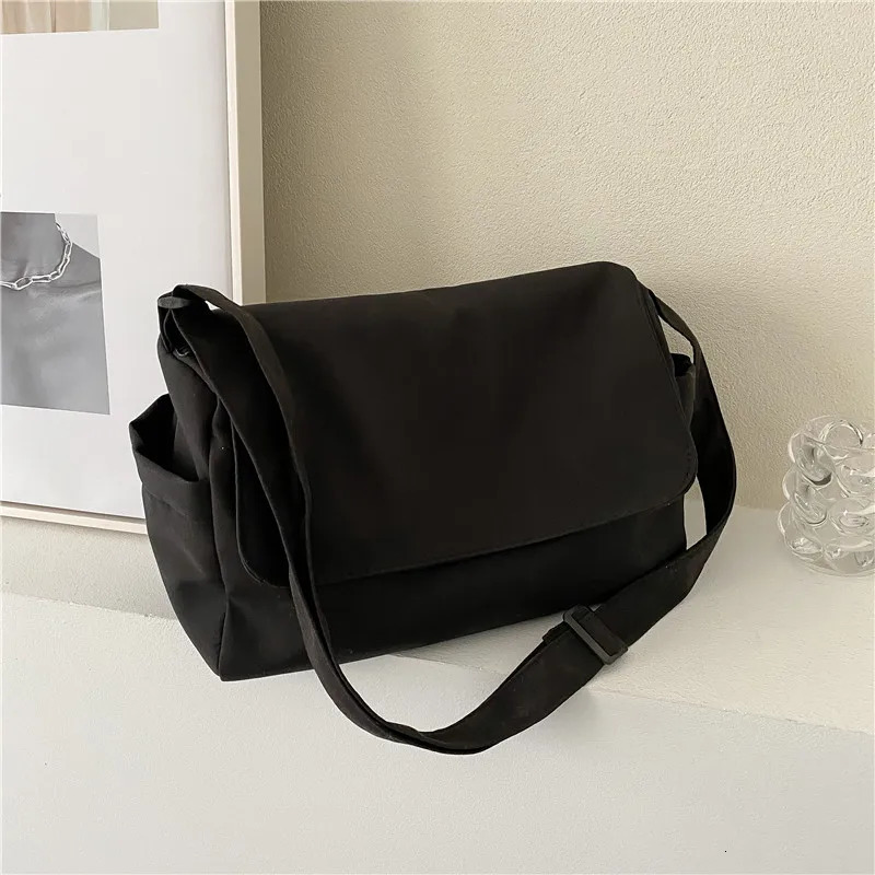 Korean fashion canvas womens handbag shoulder bag nylon womens messenger bag waterproof large capacity travel handbag 241008