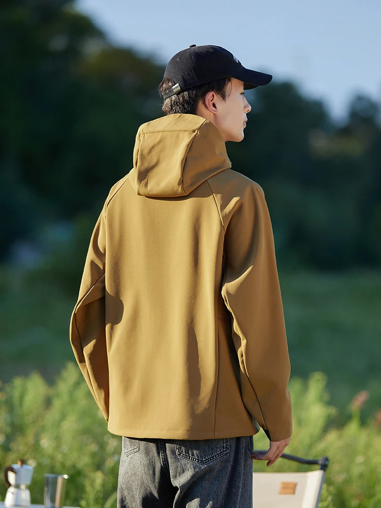 autumn and winter mens jacket with wool lining soft shell insulation waterproof windproof outdoor zipper pocket hooded 241011