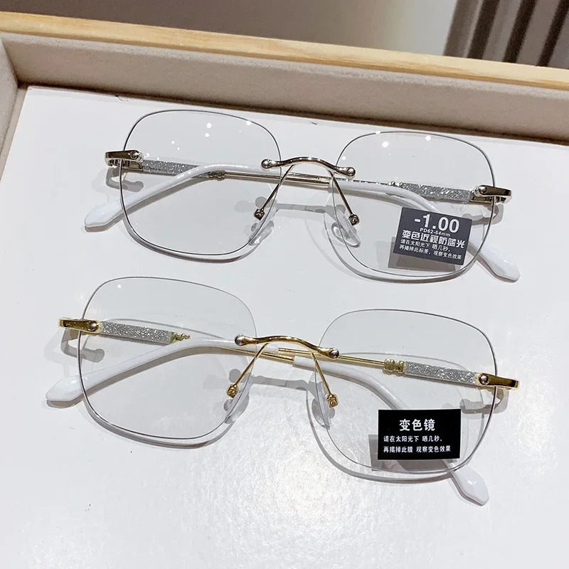 Borderless pochromic sunglasses for men and women myopia glasses fashionable UV resistant color changing Myopia glasses 241011