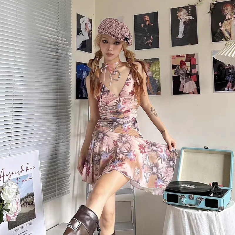 Art Student Big Print Painter Caps for Women Y2K Cute Pink Plaid Cloud Hats Summer Thin Travel Sunscreen Black Bow Retro Berets 241009