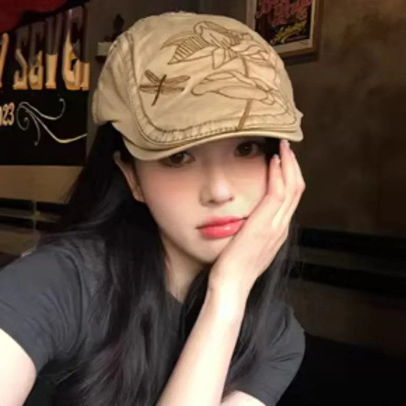 Niche British Retro Y2k Lotus Embroidery Forward Hat Men and Women Big Head Spring and Autumn Sunshade Duckbill Beret Cap 241009