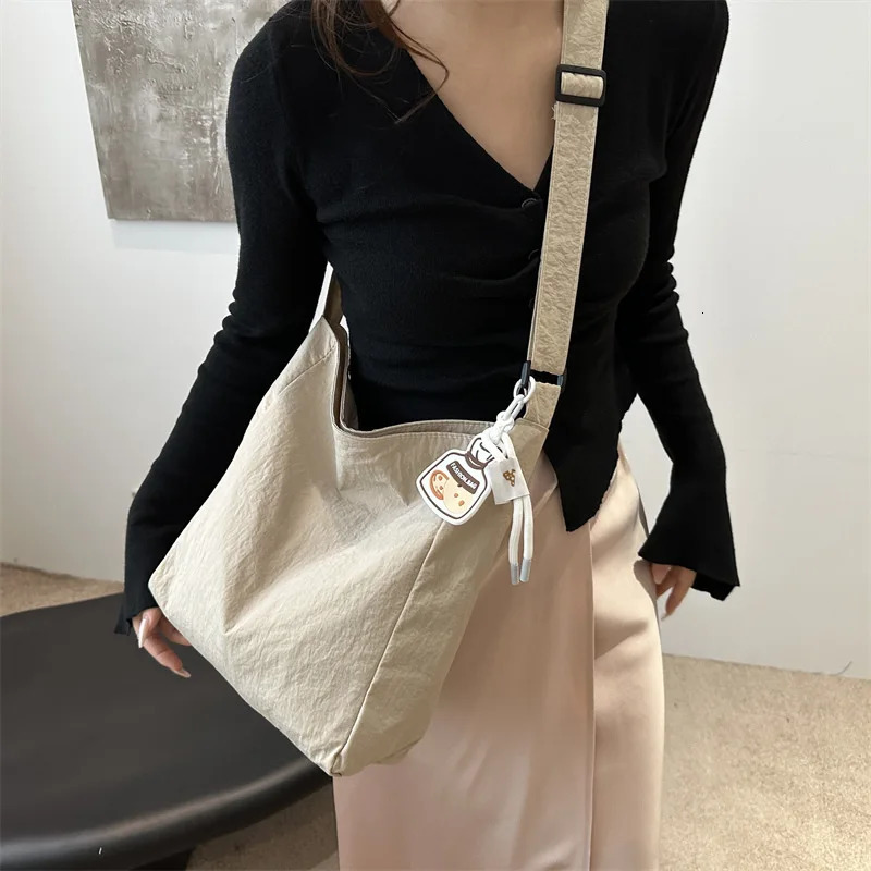 Korean version Ins literary canvas bag for womens summer fashion casual handbag niche trend messenger bag 241008