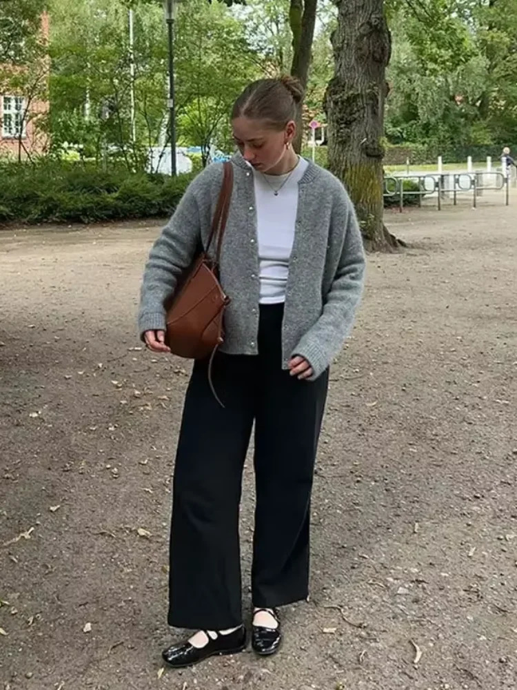 Elegant Grey Round Neck Womens Cardigan Fashion Golden Button Long Sleeves Warm Sweater 2024 Autumn Female Casual Streetwear 241009