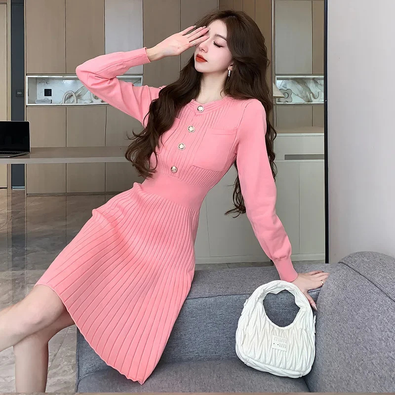 Elegant French style tweed dress autumn/winter Socialite long sleeved knitted waist suitable for women to lose weight fold and ski 241011