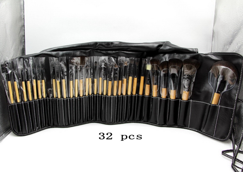 Makeup Brush Set Professional 32 Piece Wooden Handle with Assorted Cosmetics Tools for Beginners & Professionals