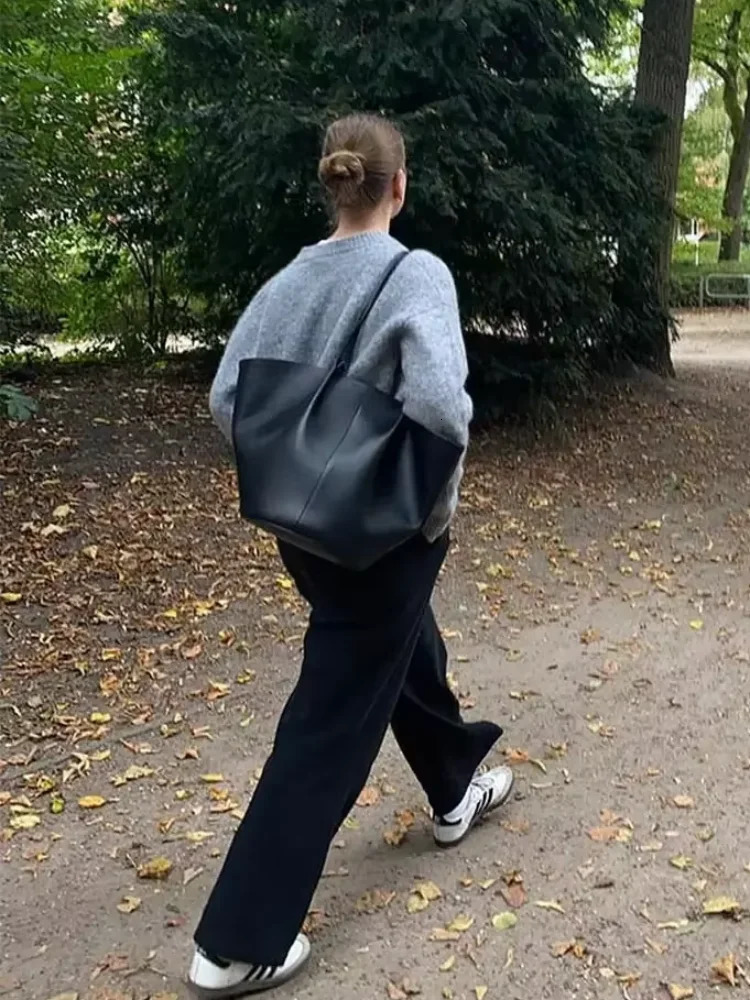 Elegant Grey Round Neck Womens Cardigan Fashion Golden Button Long Sleeves Warm Sweater 2024 Autumn Female Casual Streetwear 241009