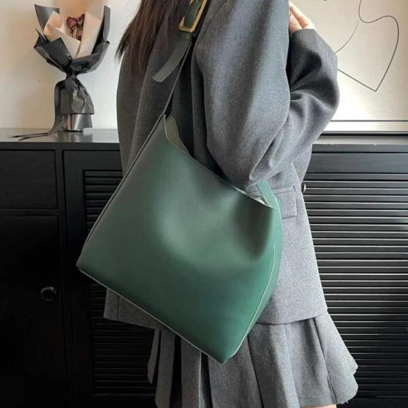Fashion Bucket Bag Shoulder Bags PU Waterproof Korean Version Handheld Leisure Versatile High Capacity Crossbody 241011