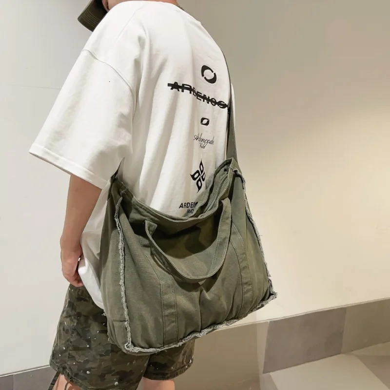 Japanese retro canvas bag large capacity student leisure class handbag light literature commuting handbag 241008