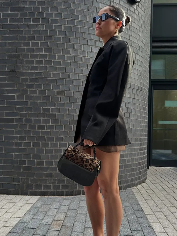 Fashion Solid Lapel Short Jacket Women Chic Long Sleeves Pockets Invisible Buckle Coats 2024 Autumn Elegant Street Outerwear 241011