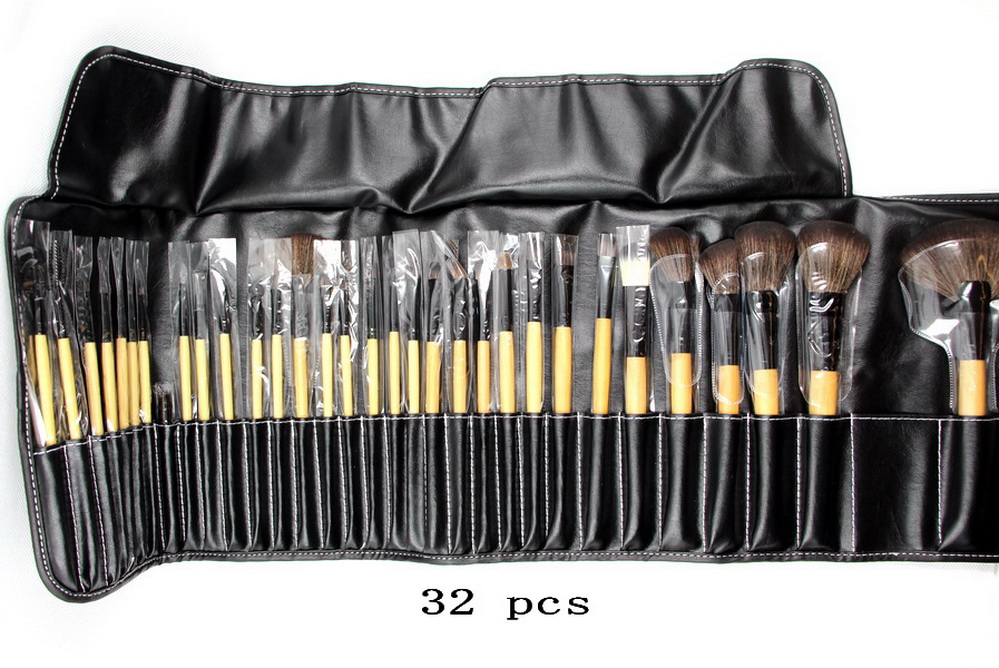 Makeup Brush Set Professional 32 Piece Wooden Handle with Assorted Cosmetics Tools for Beginners & Professionals