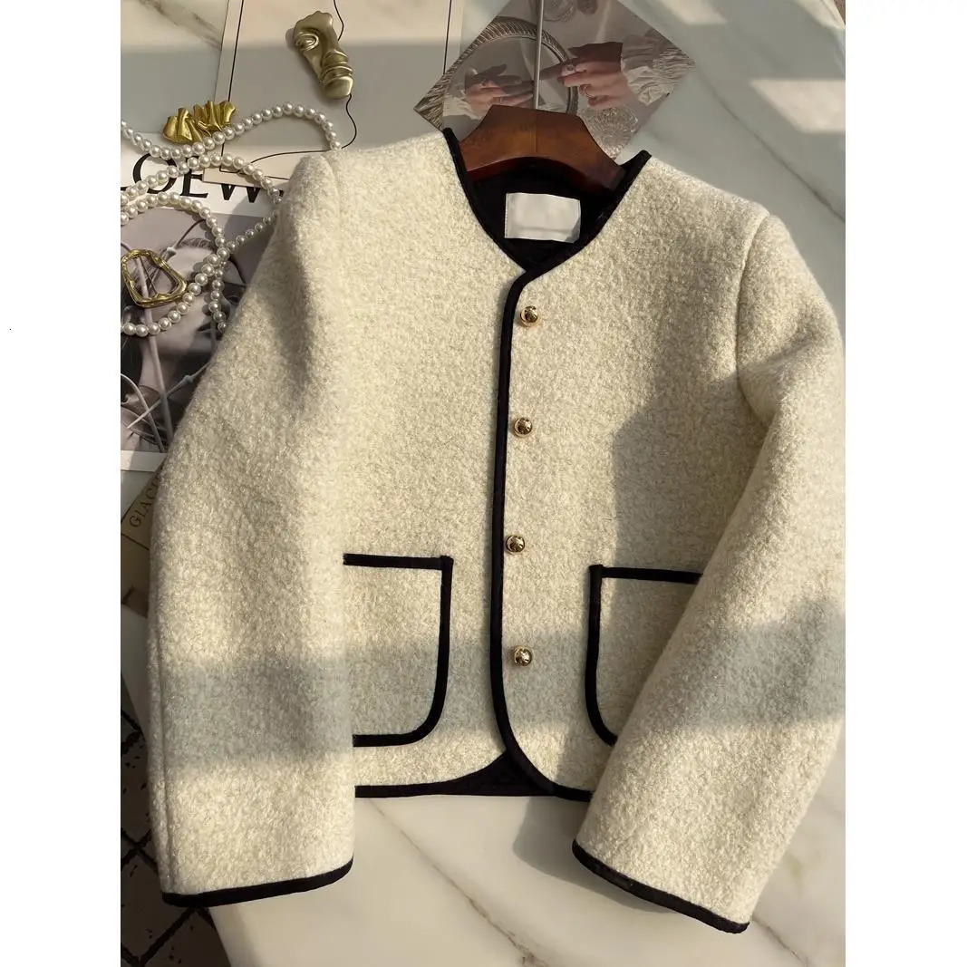 Autumn Elegant Beautiful y White Jacket for Women Highend Fashionable Top Suitable with Buttons and Pockets 241011