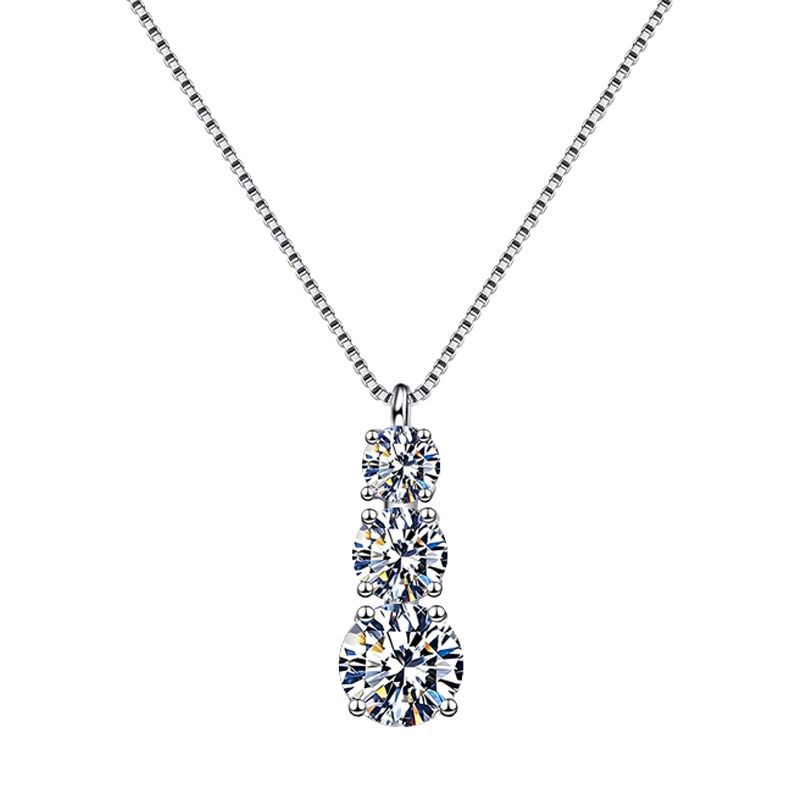 2024 Ins Top Sell Three Stone Pendant Simple Fashion Jewelry Real 925 Sterling Silver Round Cut White Lab Moissanite Diamond Party Women Wedding Clavi