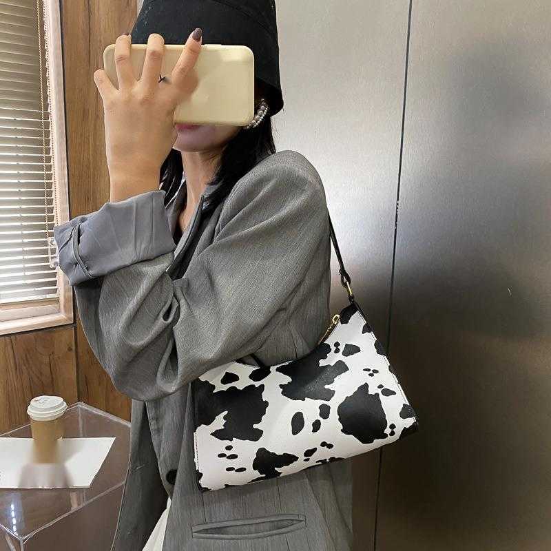 CMM French Niche Design Bag Popular New Trendy and Stylish Handbag for Women Fashion Leopard Print Single Shoulder Armpit Bag