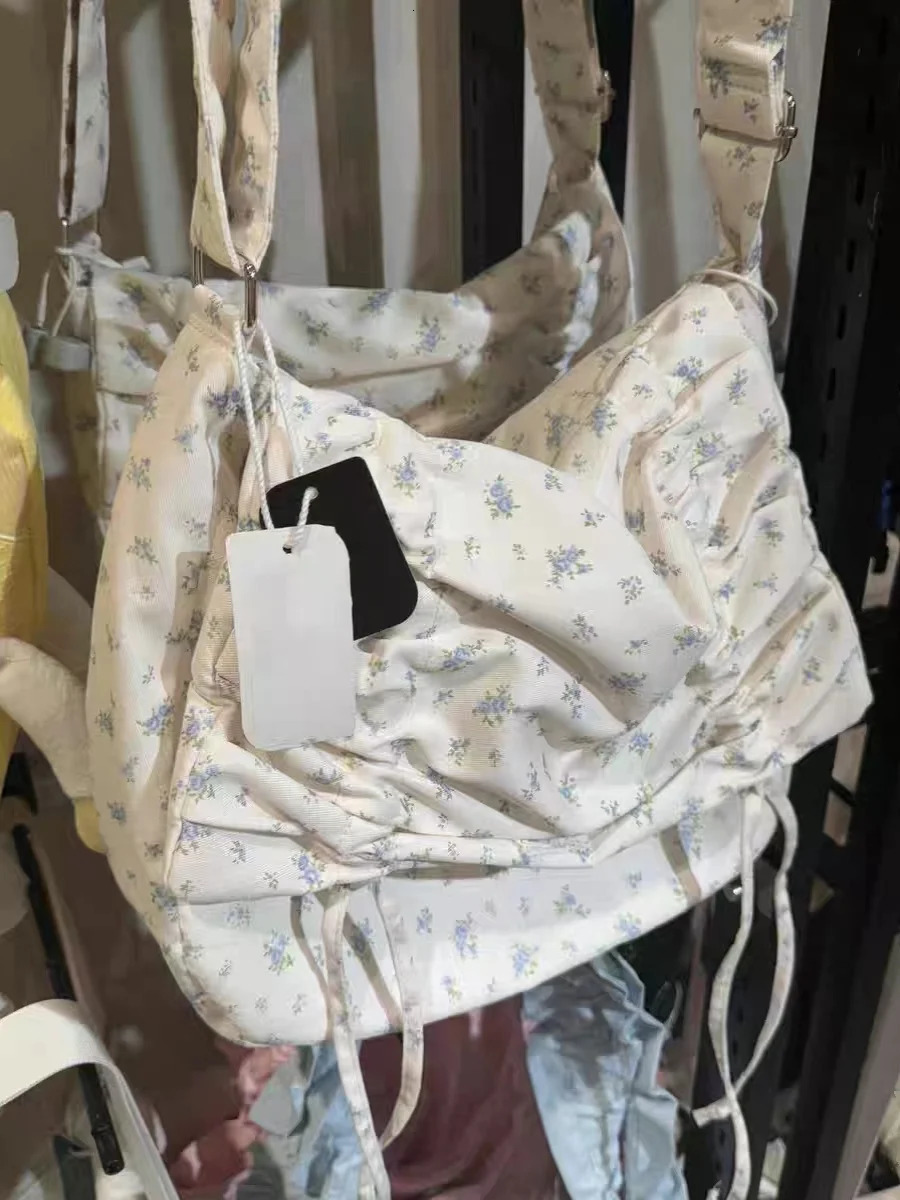 Miyagawa Sweet Folded Horizontal Bag Korean Niche Flower Large Capacity Canvas Bag 241008