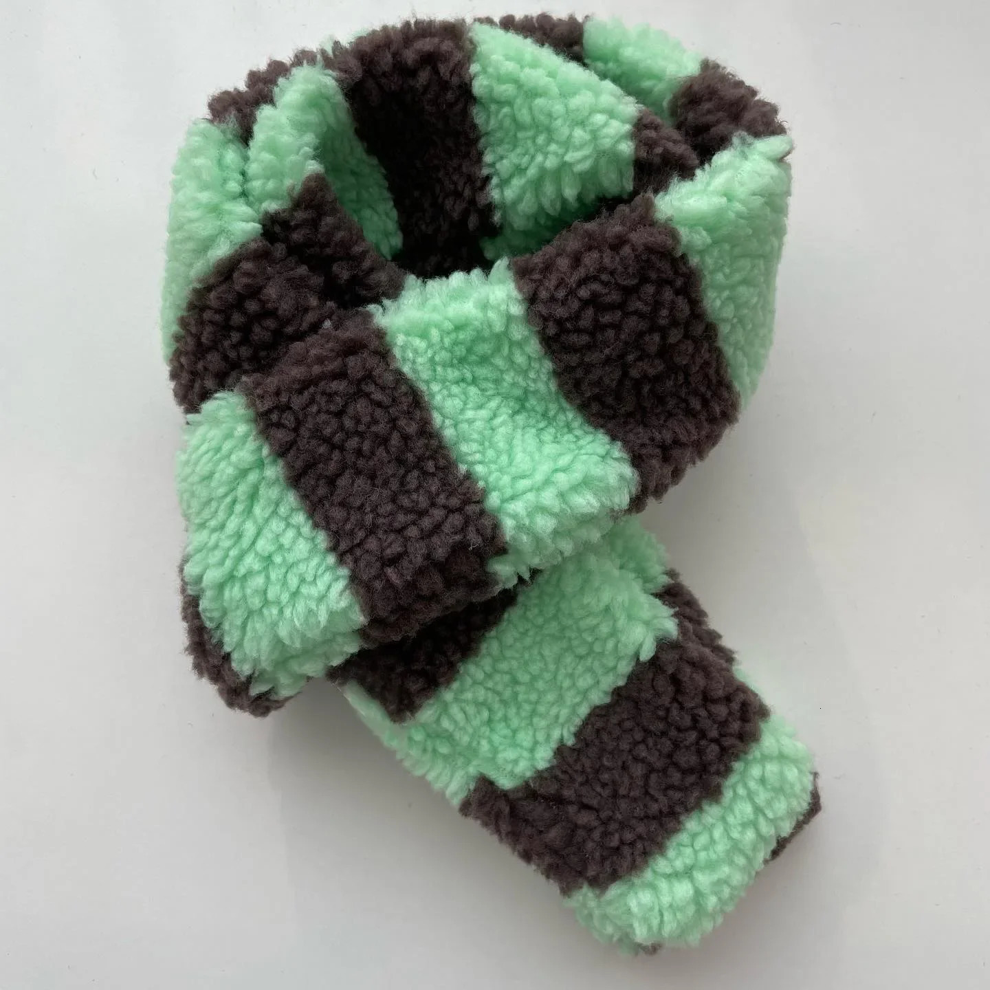 Y2K colored cashmere striped scarf for women cute winter plush warm necklace Japanese childrens scarf couple thick packaging 241007