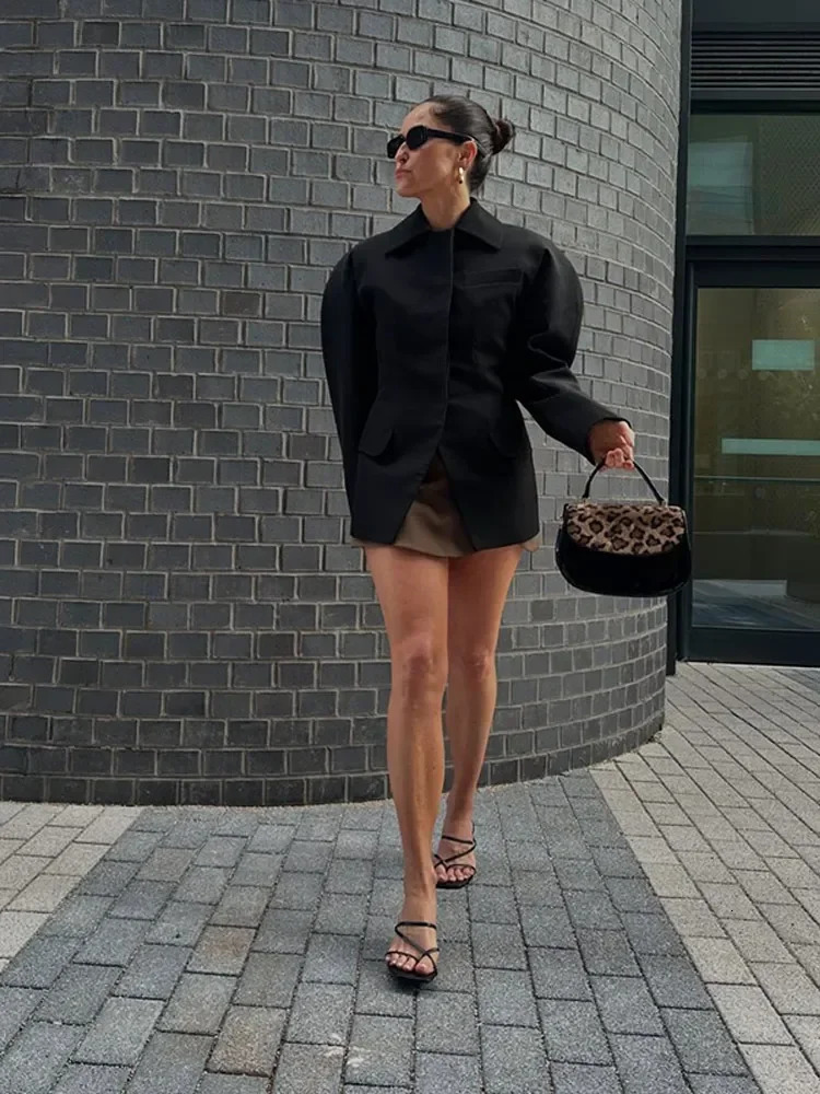 Fashion Solid Lapel Short Jacket Women Chic Long Sleeves Pockets Invisible Buckle Coats 2024 Autumn Elegant Street Outerwear 241011