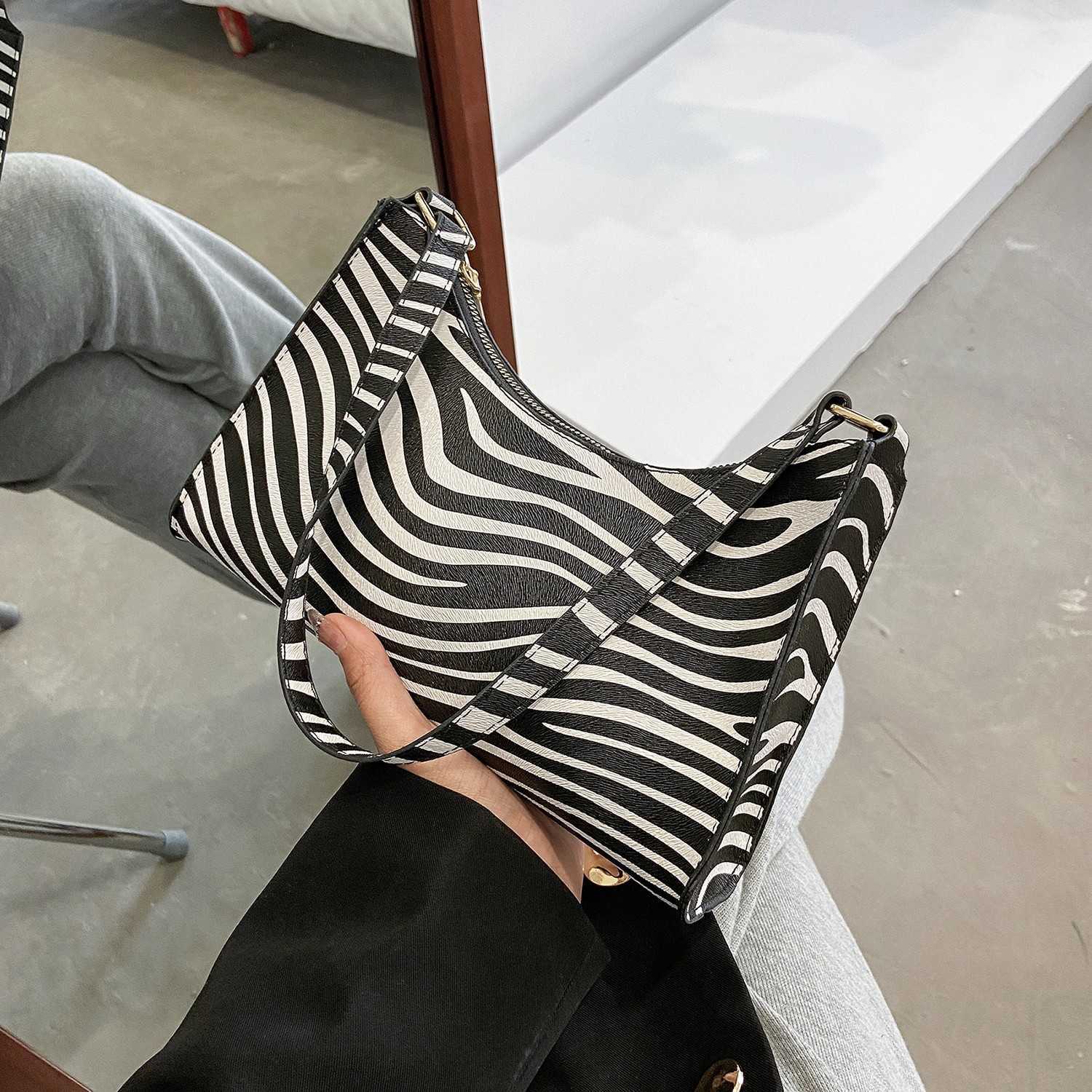 CMM New Trendy Fashion Womens Bag Atmospheric Shoulder Bag Cow Pattern Underarm Bag Western Leopard Pattern Handbag