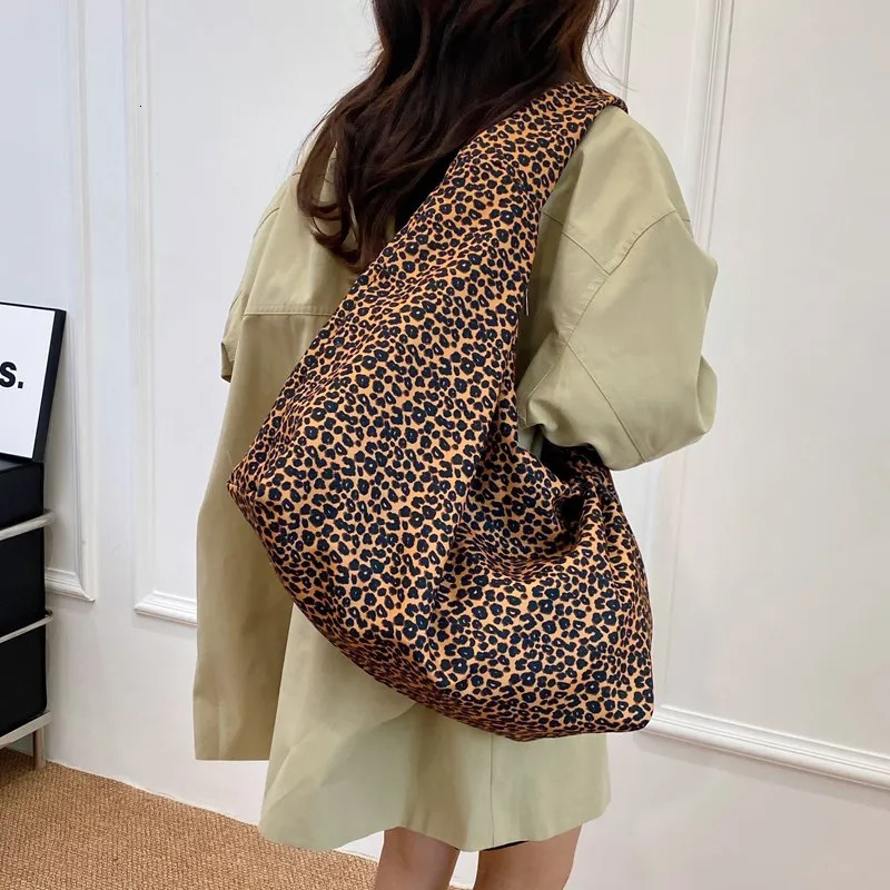 Korean version Instagram style large capacity lazy style leopard print single shoulder Communicating Versatile student bag 241008