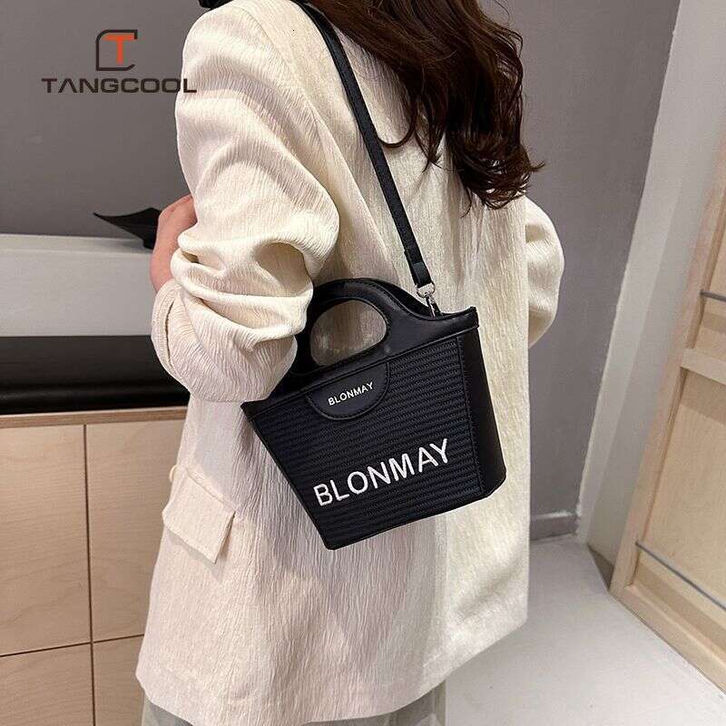 Tang Cool's niche design casual women's new lightweight crossbody bag, fashionable grass woven handbag, shoulder bag