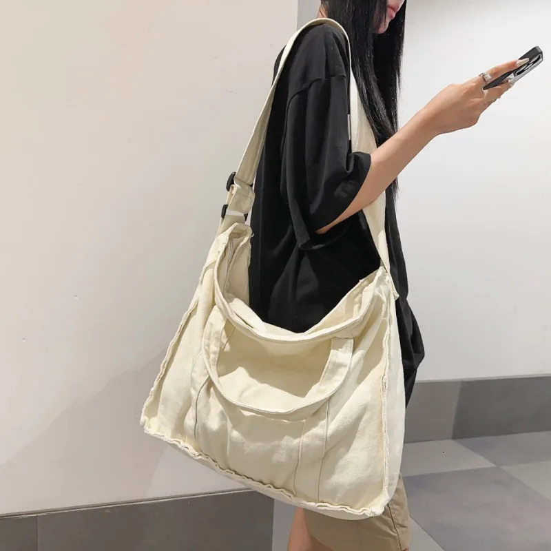 Japanese retro canvas bag large capacity student leisure class handbag light literature commuting handbag 241008