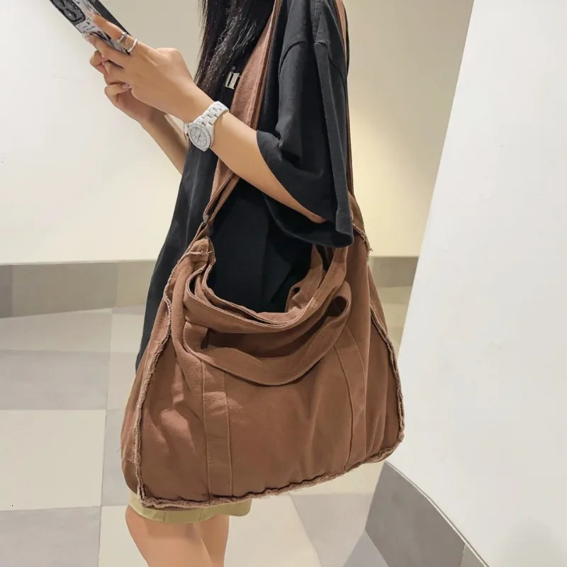 Japanese retro canvas bag large capacity student leisure class handbag light literature commuting handbag 241008
