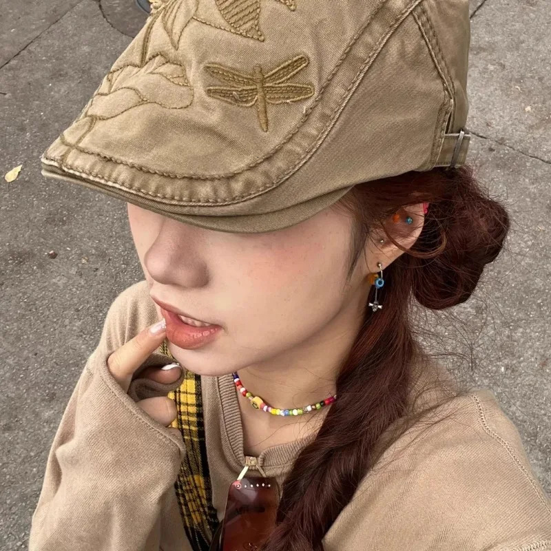 Niche British Retro Y2k Lotus Embroidery Forward Hat Men and Women Big Head Spring and Autumn Sunshade Duckbill Beret Cap 241009