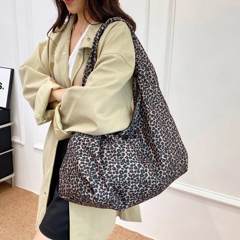 Korean version Instagram style large capacity lazy style leopard print single shoulder Communicating Versatile student bag 241008