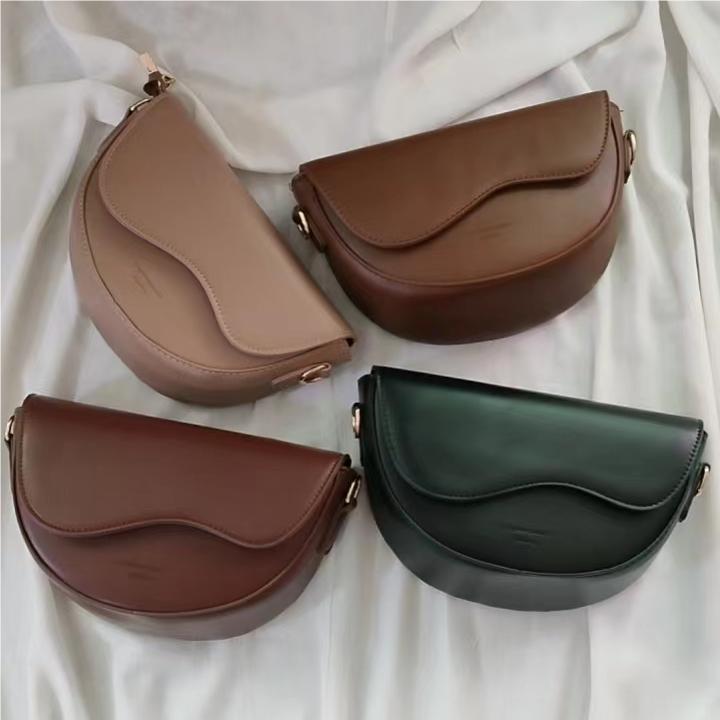 White shoulder bag French stick summer niche design 2024 new crossbody bag, women's shoulder small chain bag