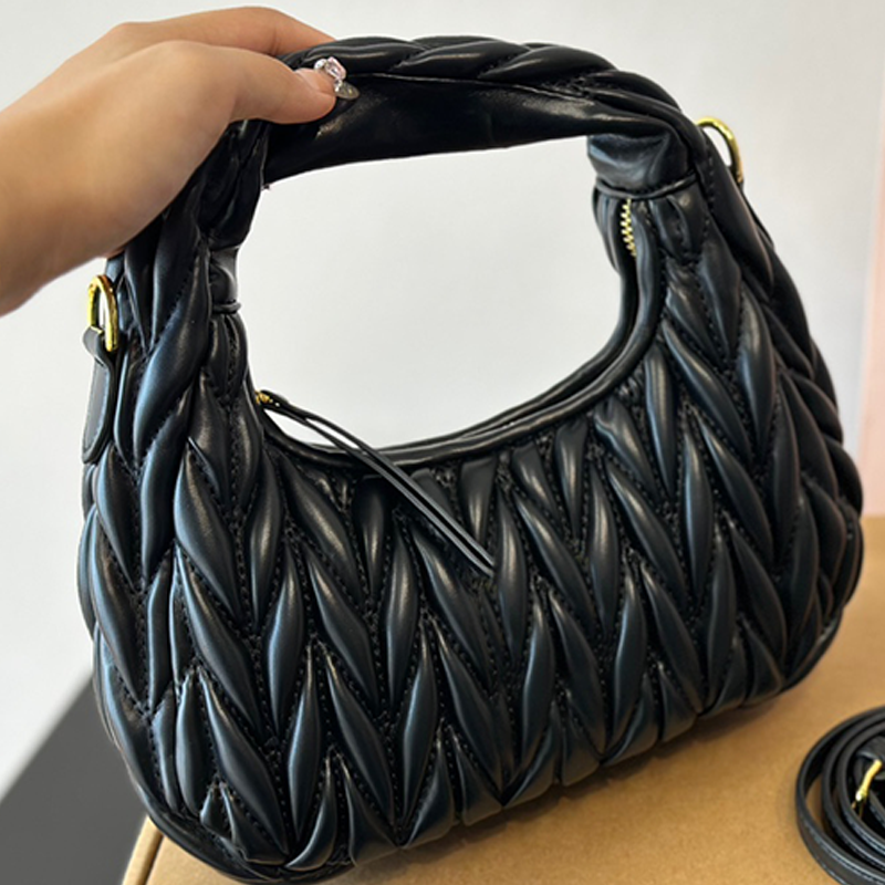 Classic pleated cloud bag fashionable commuting bag retro designer bag luxury women's shoulder bag high-end handbag practical crossbody bag high-quality leather bag