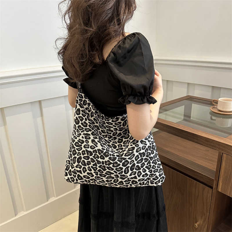 CMM Large Capacity Leopard Print Bag Womens Bag New Trendy and Fashion Texture Single Shoulder Armpit Bag Stylish Backpack Women