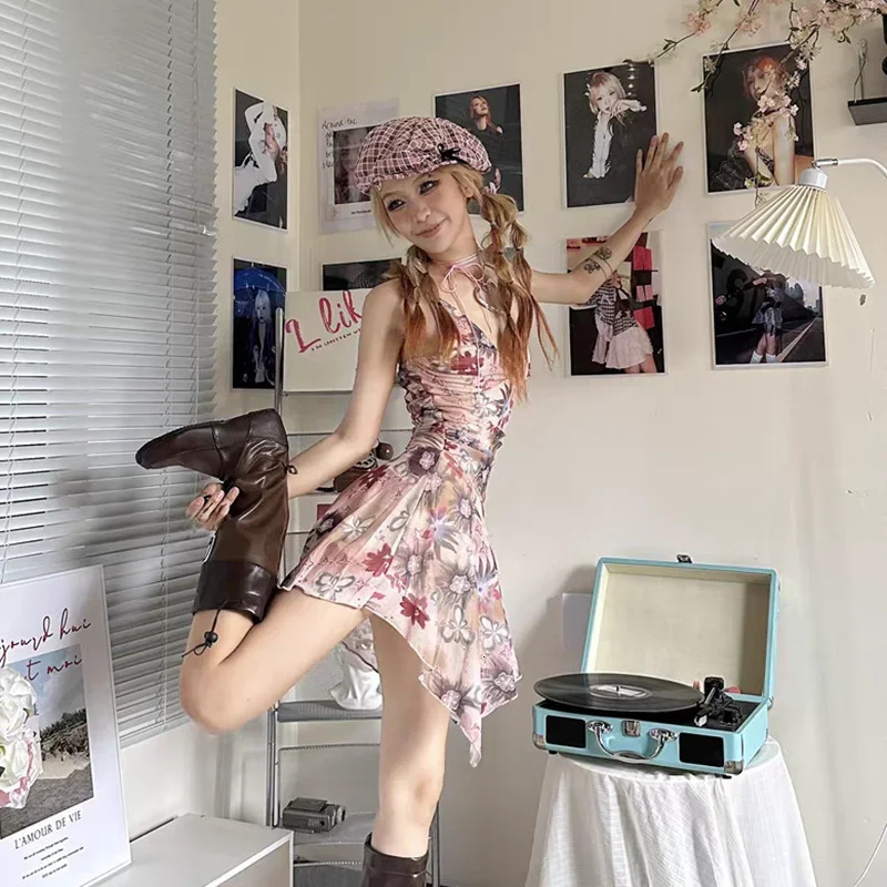 Art Student Big Print Painter Caps for Women Y2K Cute Pink Plaid Cloud Hats Summer Thin Travel Sunscreen Black Bow Retro Berets 241009